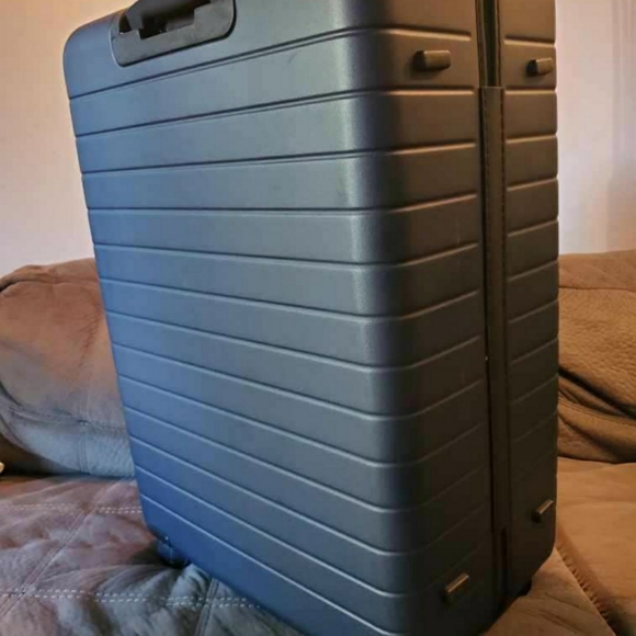 alex eagle away luggage